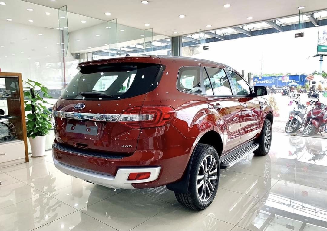 Bán ô tô Ford Everest titanium 4x2 đời 2021, màu đỏ, xe nhập-1