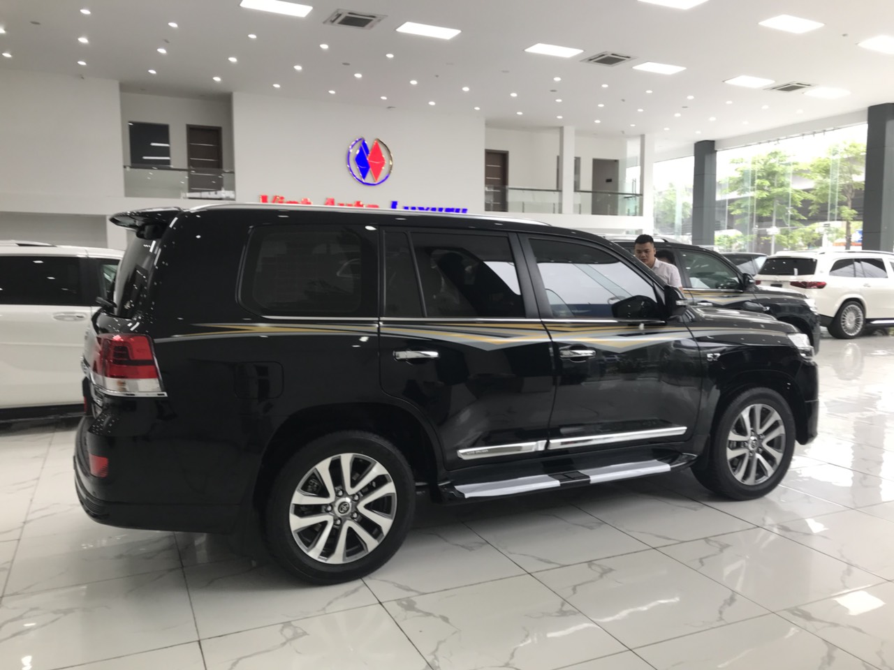 Xe Toyota Land Cruiser VXS 5.7V8 2021 vừa đăng ký chính chủ-5