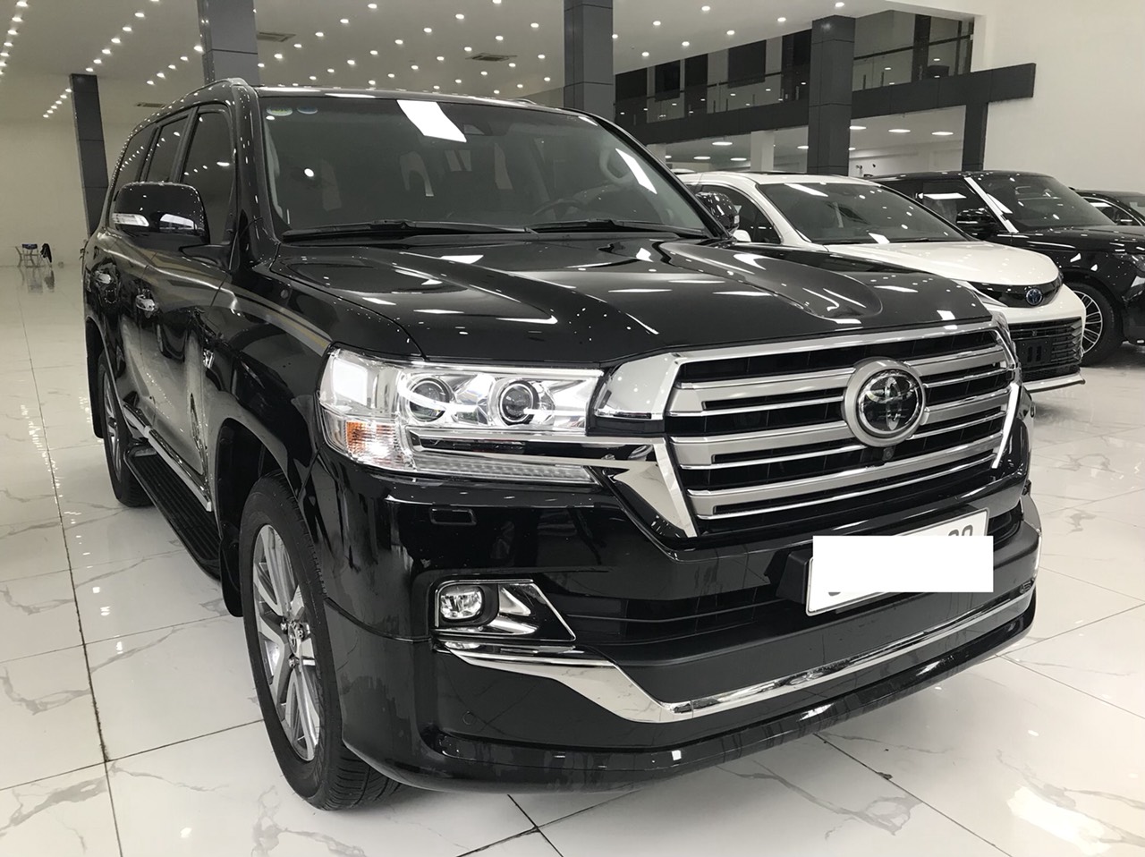 Xe Toyota Land Cruiser VXS 5.7V8 2021 vừa đăng ký chính chủ-1