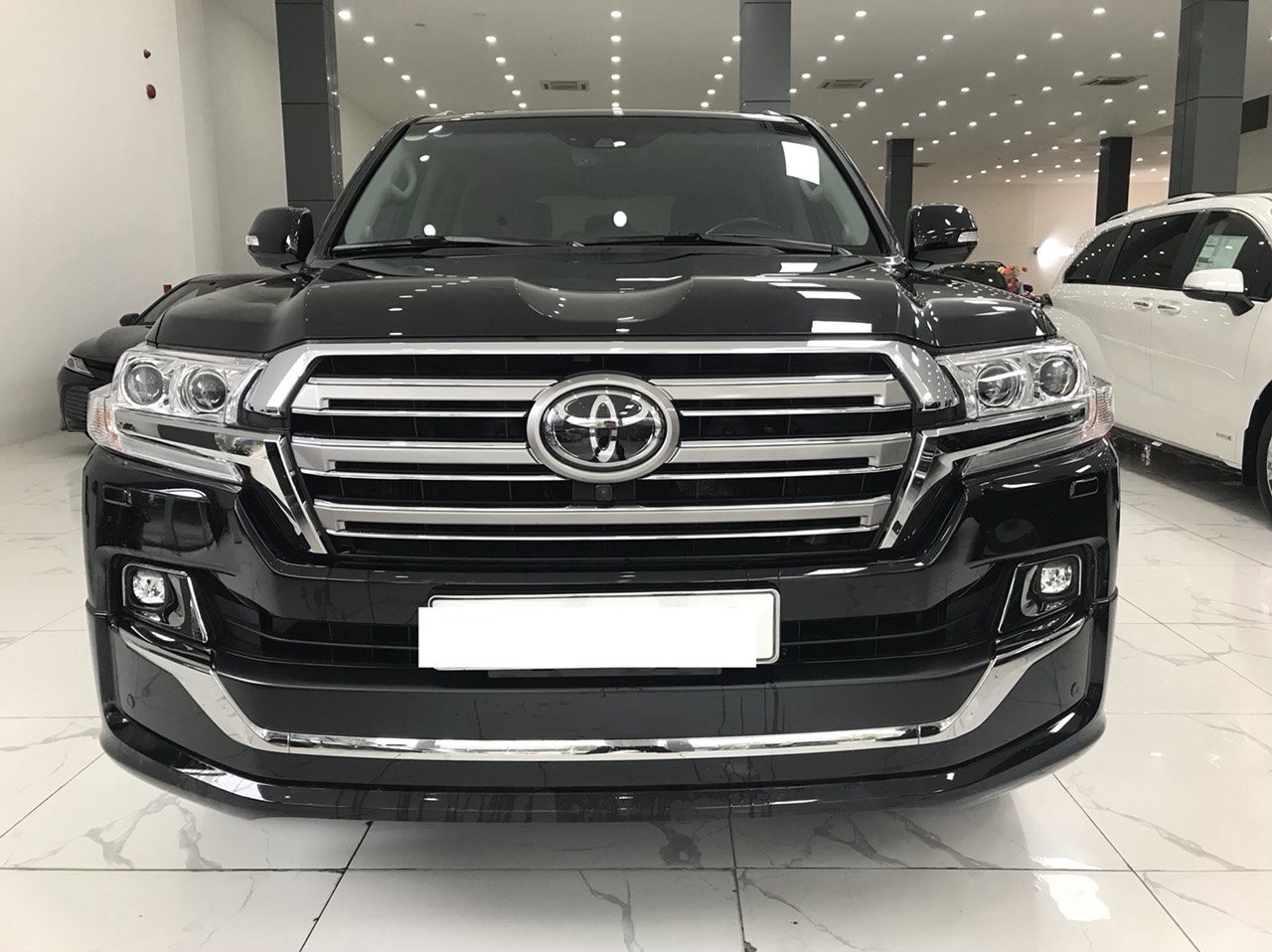 Xe Toyota Land Cruiser VXS 5.7V8 2021 vừa đăng ký chính chủ-0