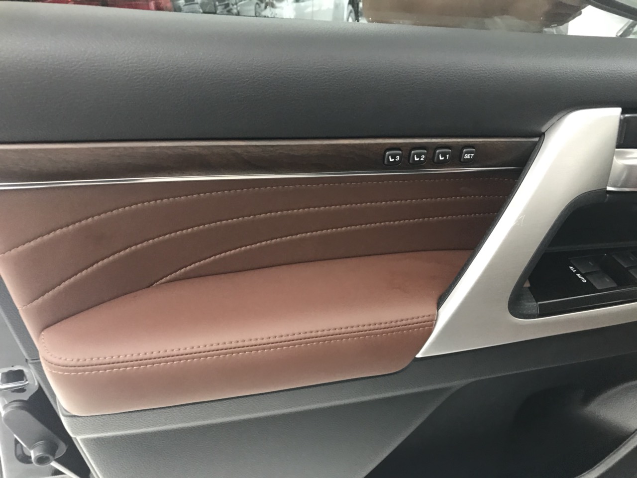 Xe Toyota Land Cruiser VXS 5.7V8 2021 vừa đăng ký chính chủ-9