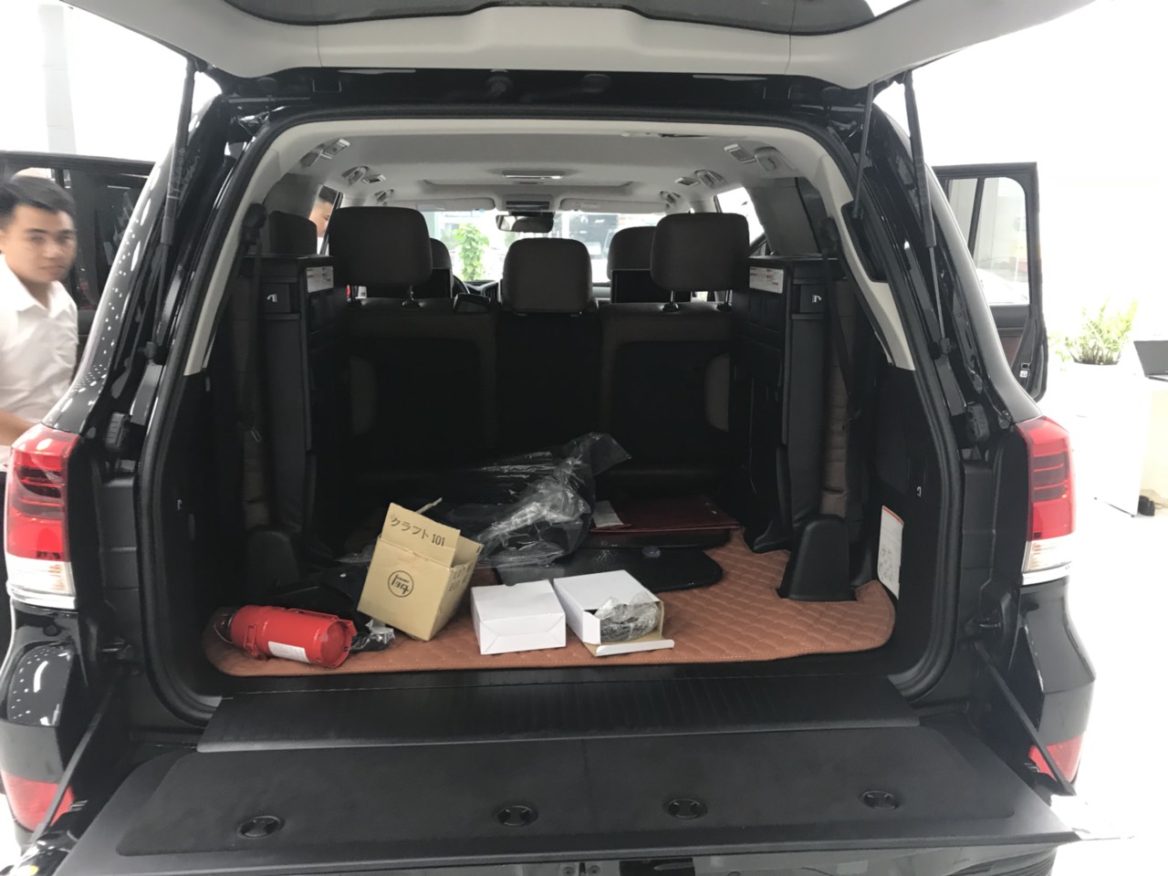 Xe Toyota Land Cruiser VXS 5.7V8 2021 vừa đăng ký chính chủ-6