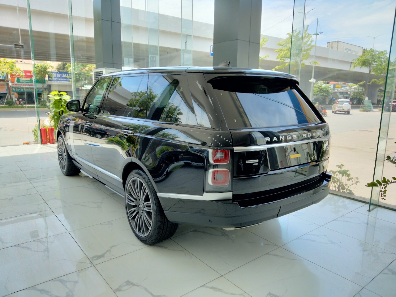 Bán xe LandRover Range Rover Autobiography LWB 2021, màu đen, nhập khẩu mới-5
