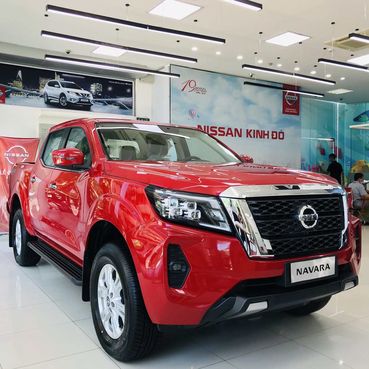 Bán ô tô Nissan Navara VE sản xuất 2021, màu đỏ, nhập khẩu chính hãng-8