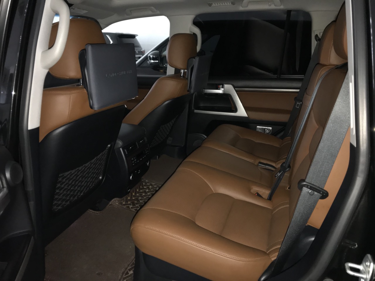 Bán ô tô Toyota Land Cruiser 5.7v8 2018, màu đen, nhập khẩu chính hãng-2