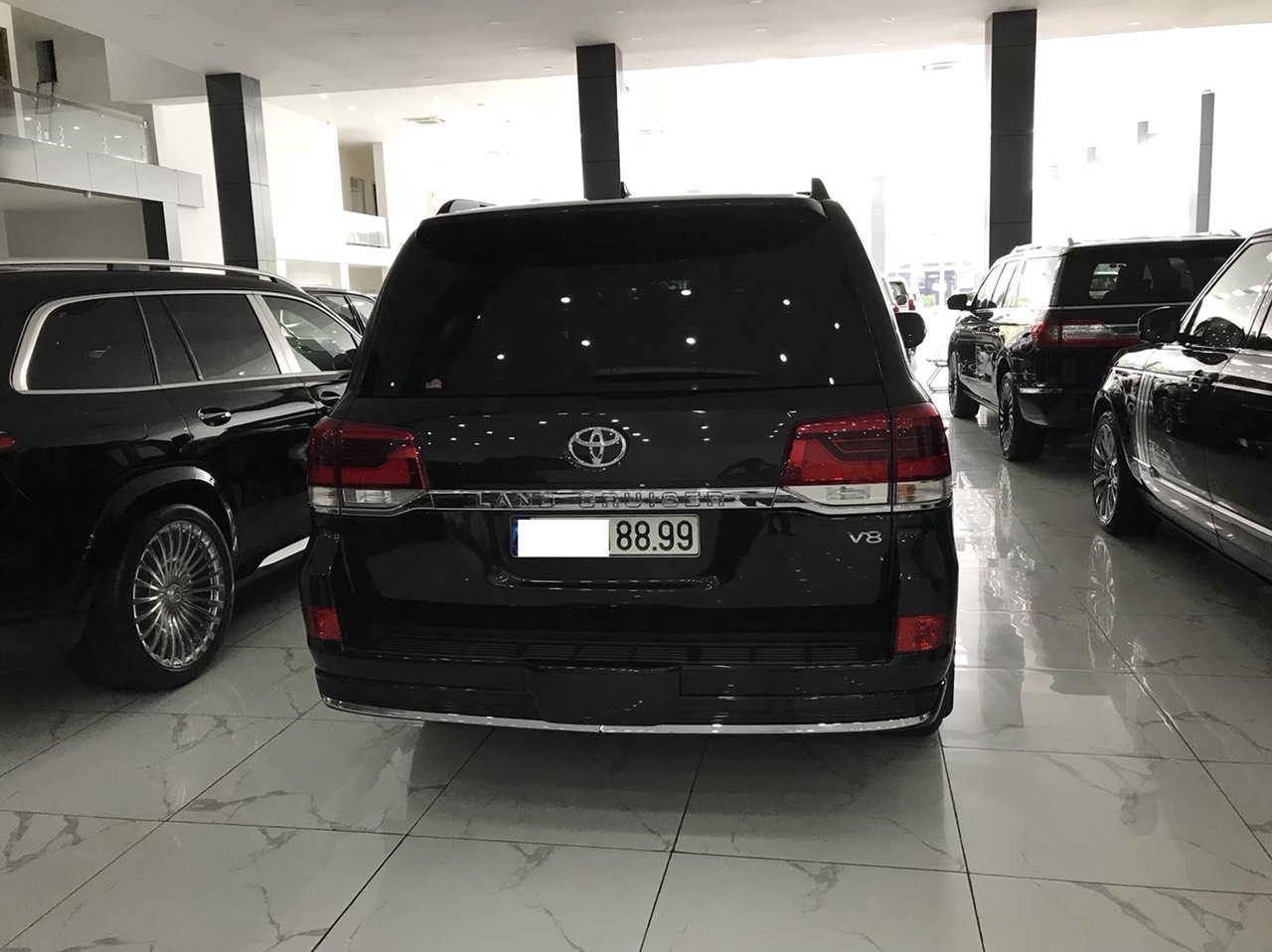 Bán ô tô Toyota Land Cruiser 5.7v8 2018, màu đen, nhập khẩu chính hãng-1