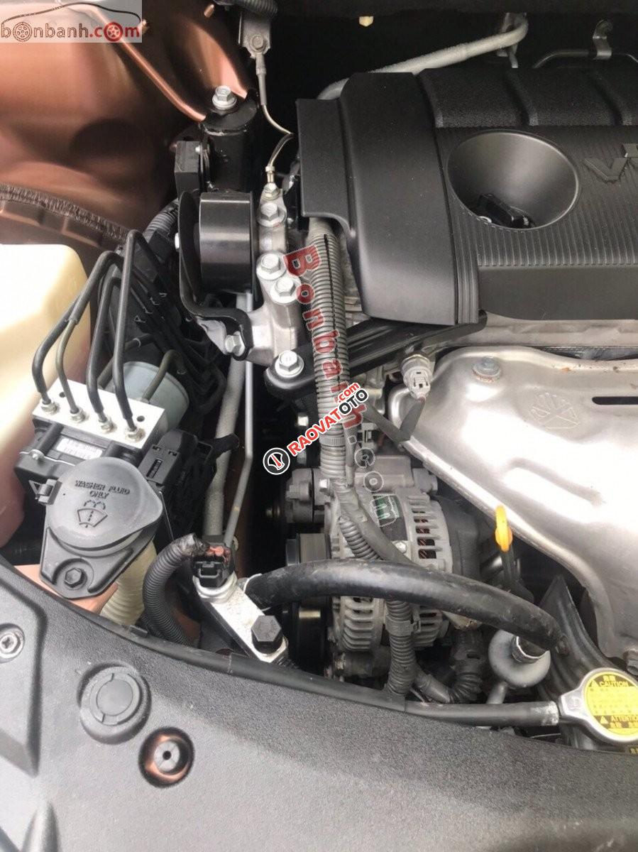 Cần bán gấp Toyota Venza 2.7 năm sản xuất 2011, màu nâu -0