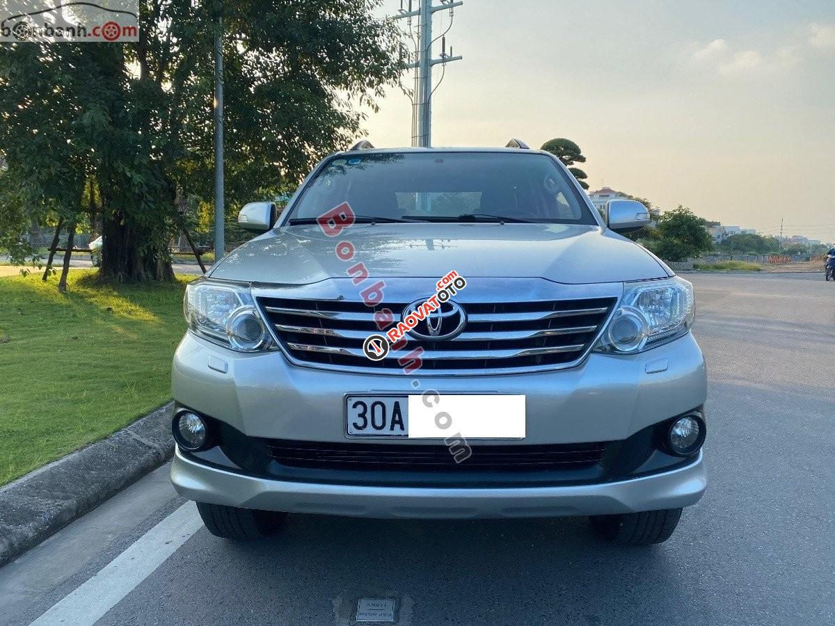 Cần bán Toyota Fortuner 2.7V 4x4 AT sản xuất năm 2014, màu bạc -4