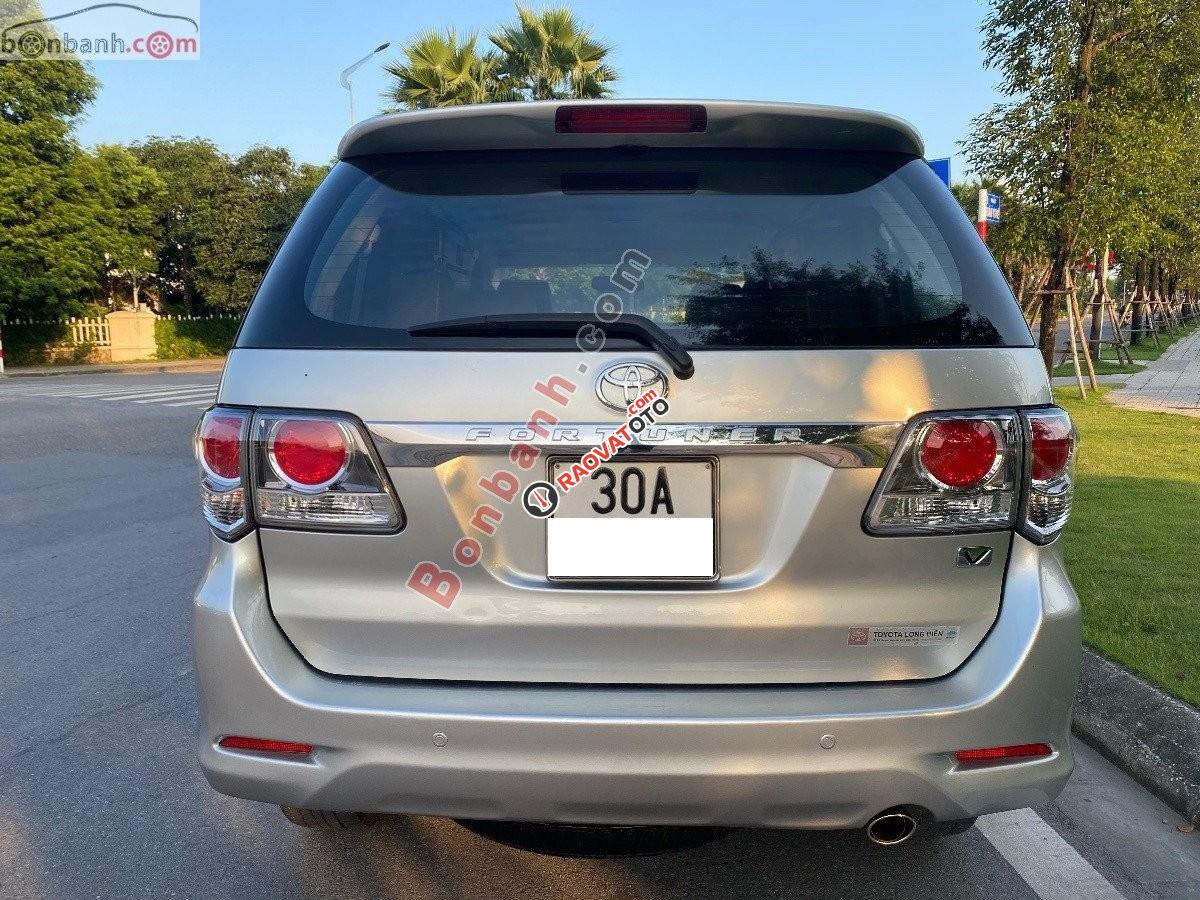 Cần bán Toyota Fortuner 2.7V 4x4 AT sản xuất năm 2014, màu bạc -3
