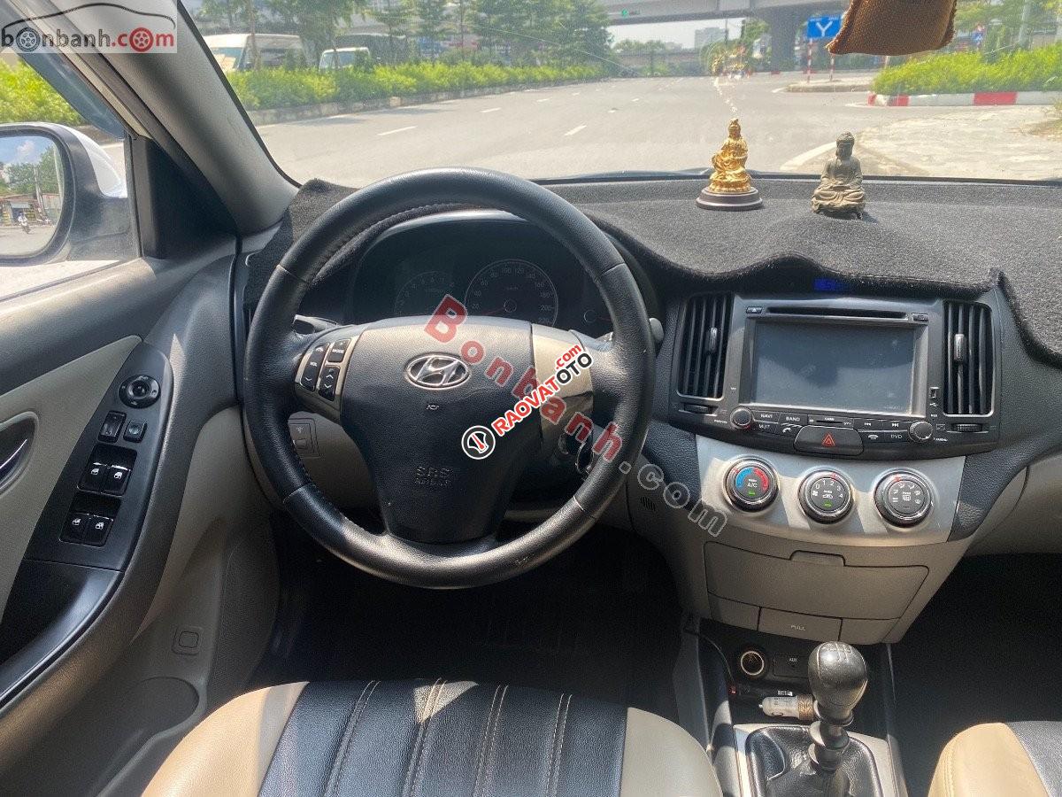 Bán Hyundai Avante 1.6 MT sản xuất 2013, màu trắng  -7