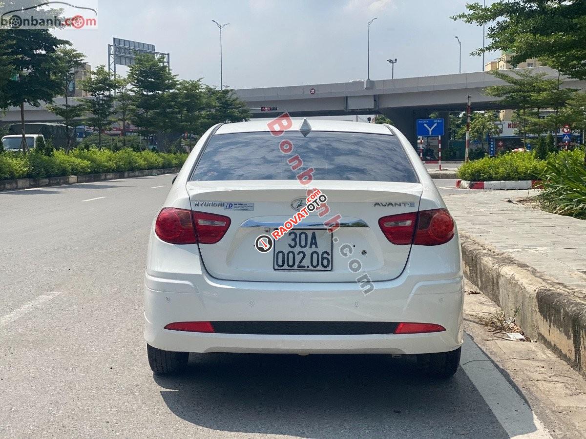 Bán Hyundai Avante 1.6 MT sản xuất 2013, màu trắng  -8