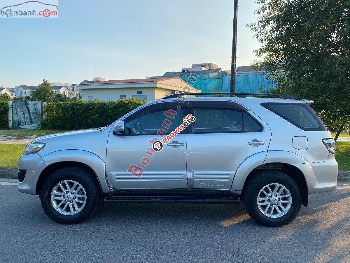 Cần bán Toyota Fortuner 2.7V 4x4 AT sản xuất năm 2014, màu bạc -6