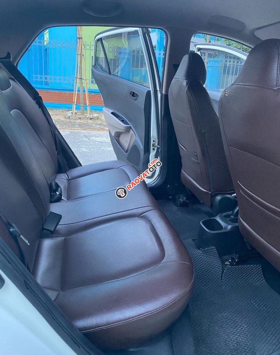 Bán Hyundai Grand i10 1.0 MT Base đời 2017, màu trắng, giá tốt-0