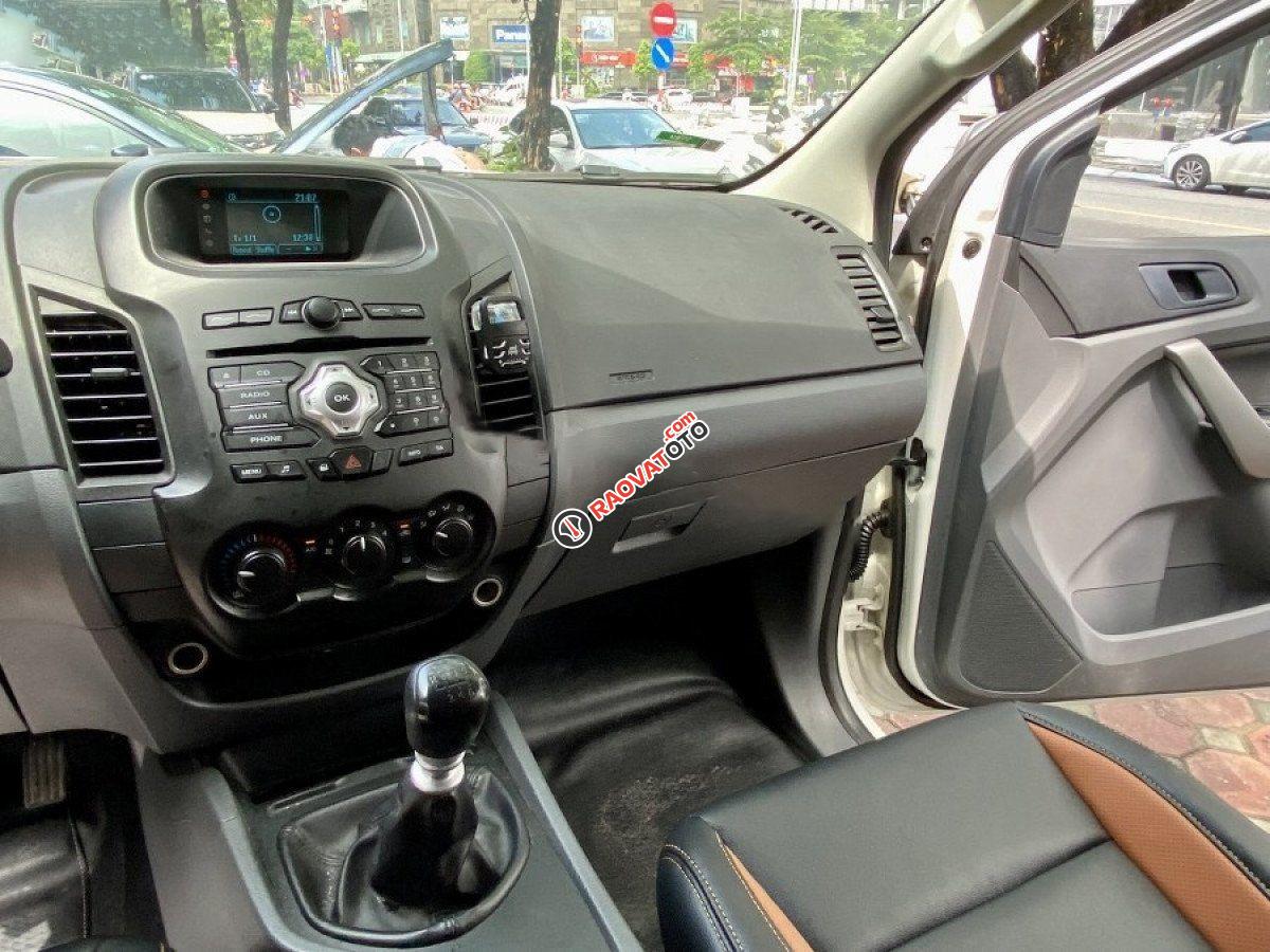 Cần bán gấp Ford Ranger XLS 2.2L 4x2 MT sản xuất năm 2017, màu trắng, nhập khẩu nguyên chiếc, giá 485tr-0