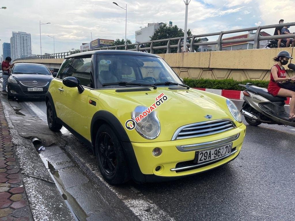 Cần bán gấp Mini Cooper sản xuất năm 2007, màu vàng, nhập khẩu nguyên chiếc-9