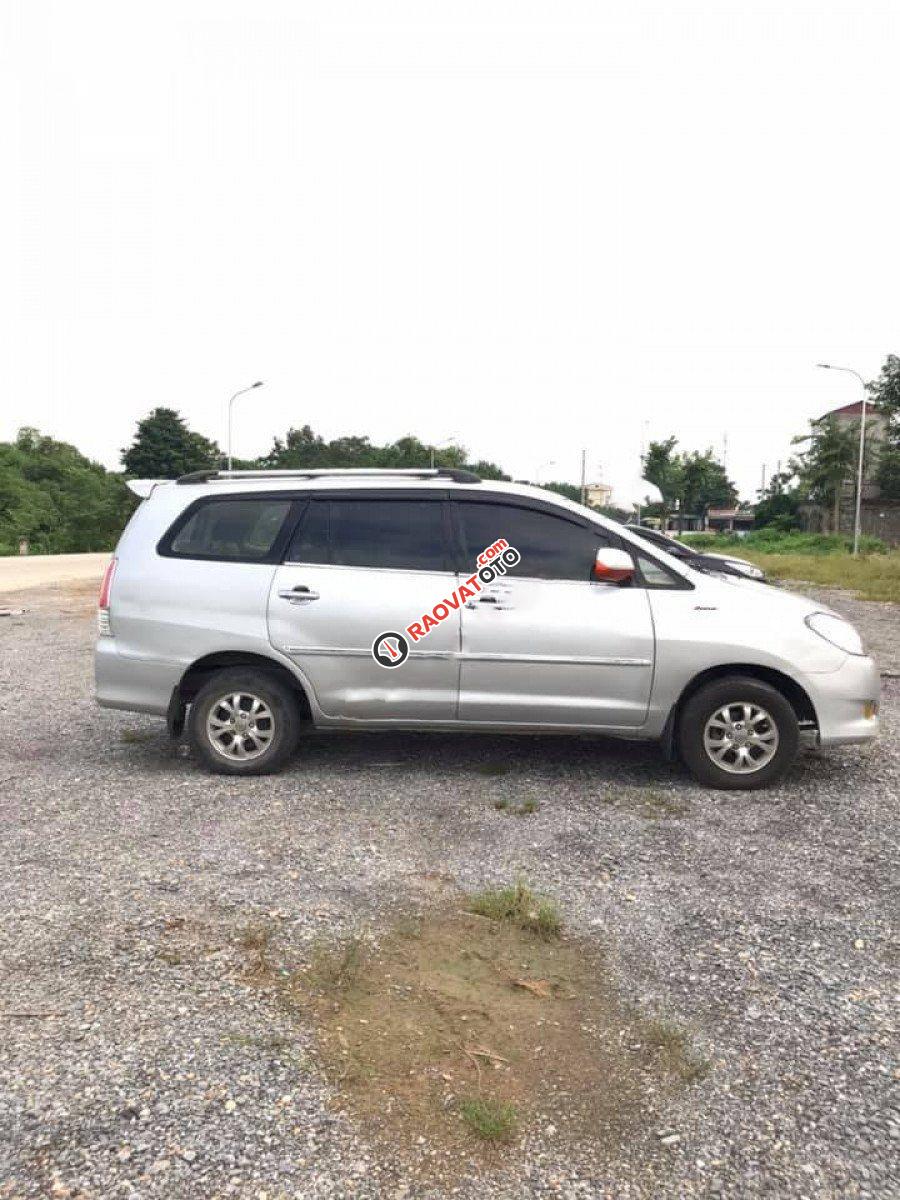 Cần bán Toyota Innova MT đời 2008, màu bạc-3