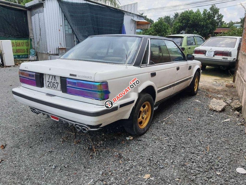 Bán xe Nissan Bluebird đời 1986, hai màu đen trắng, nhập khẩu giá cạnh tranh-0