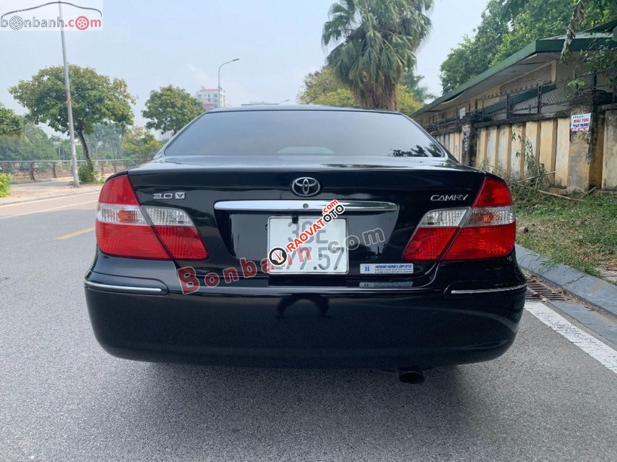 Bán Toyota Camry 3.0V sản xuất 2003, màu đen số tự động, giá 245tr-3