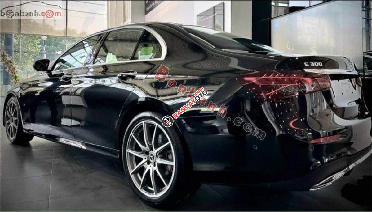 Bán Mercedes E300 AMG sản xuất 2021, màu đen-3