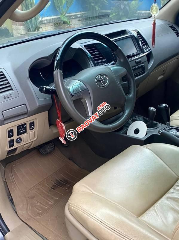 Bán xe Toyota Fortuner V sản xuất 2012, màu đen như mới-0