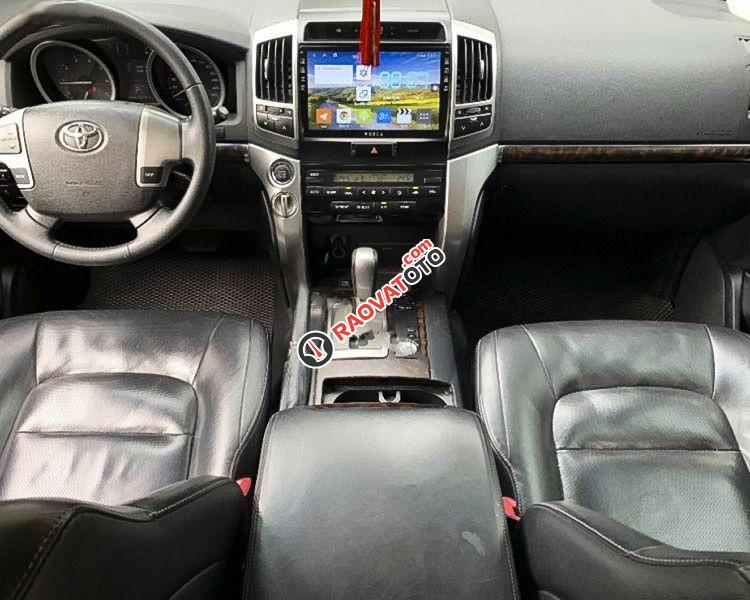 Bán ô tô Toyota Land Cruiser VX 4.6 sản xuất năm 2014, màu bạc, nhập khẩu nguyên chiếc xe gia đình-5
