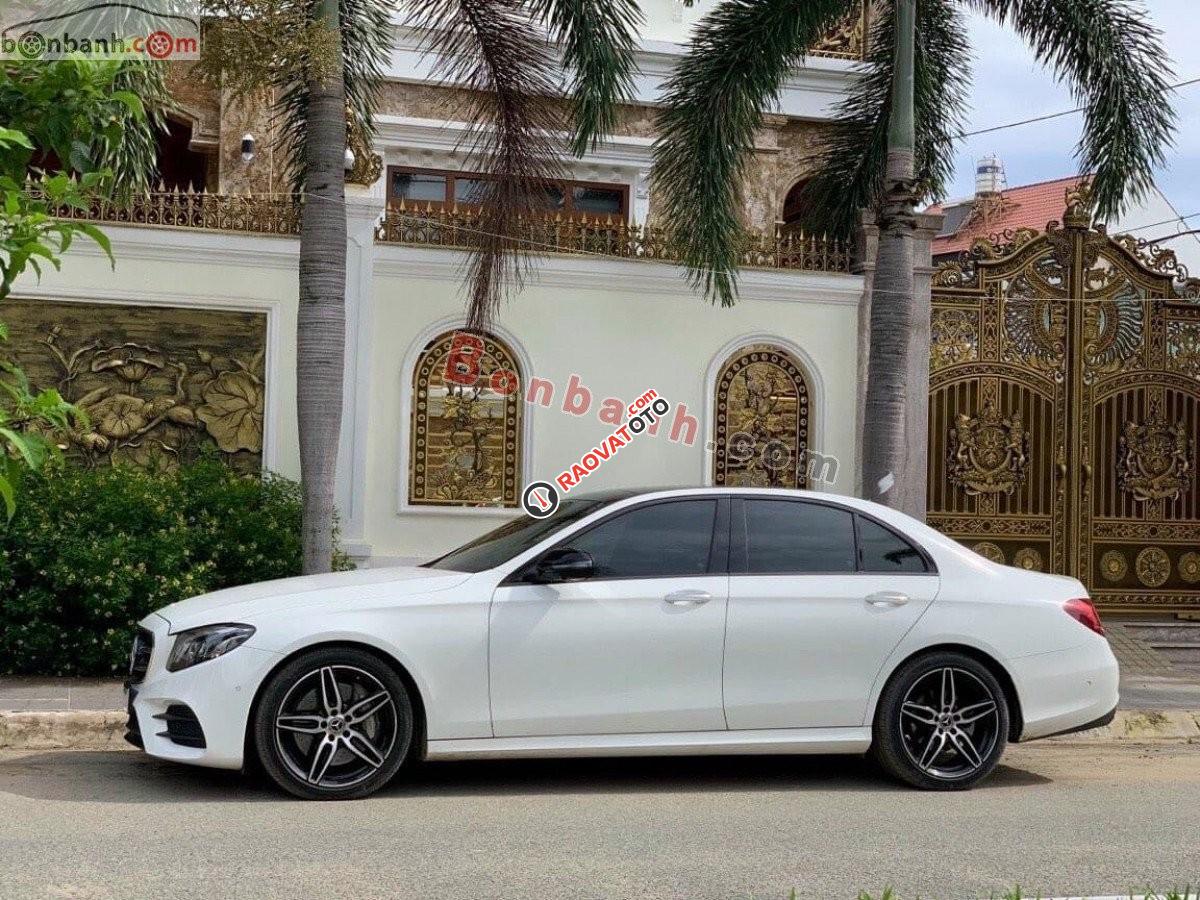 Bán Mercedes sản xuất 2019, màu trắng còn mới-1