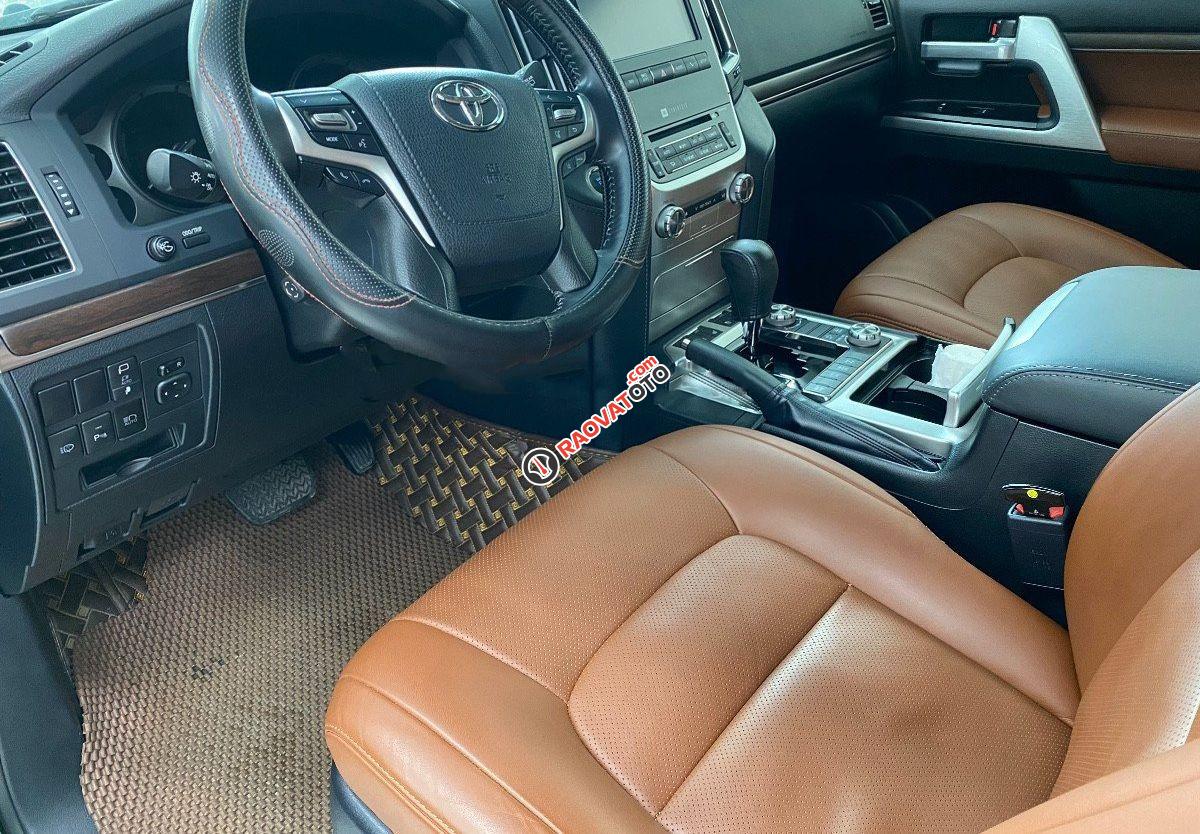 Cần bán gấp Toyota Land Cruiser 5.7 sản xuất năm 2020, màu đen -4