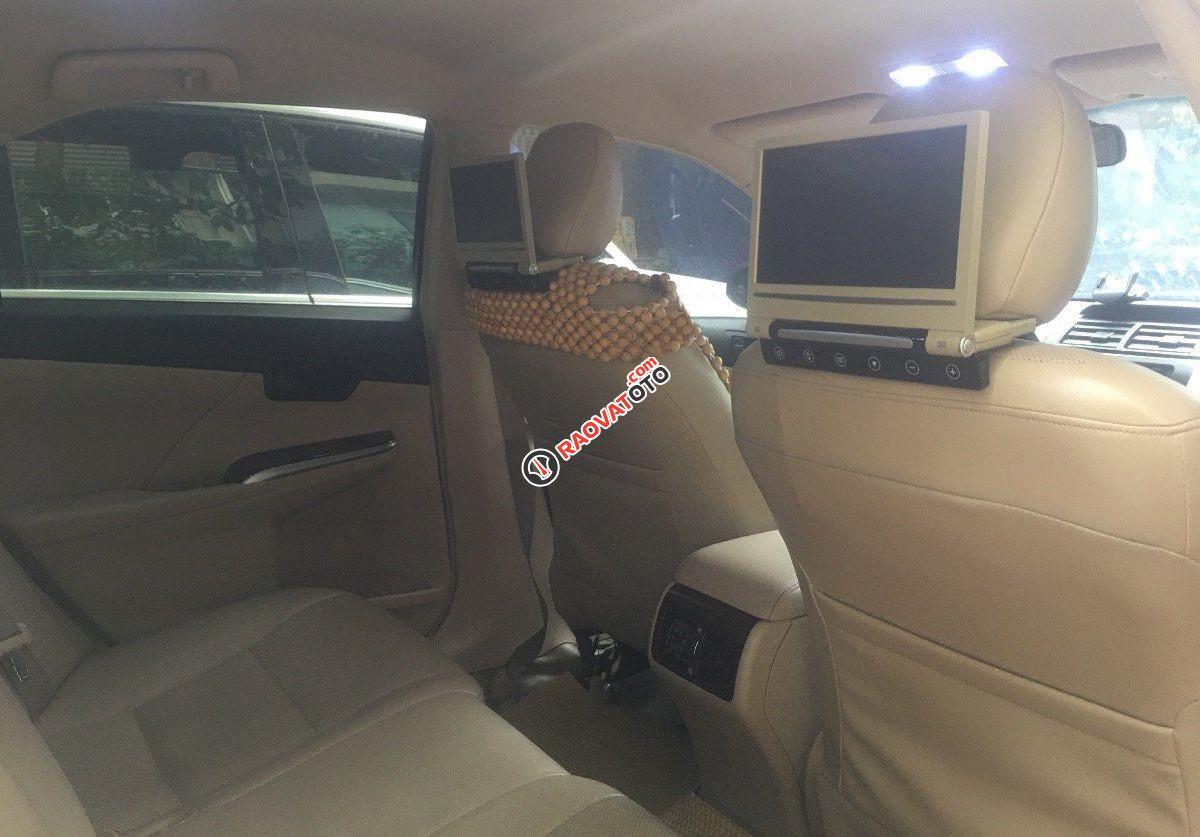 Cần bán lại xe Toyota Camry 2.0 năm 2013, màu bạc còn mới  -0