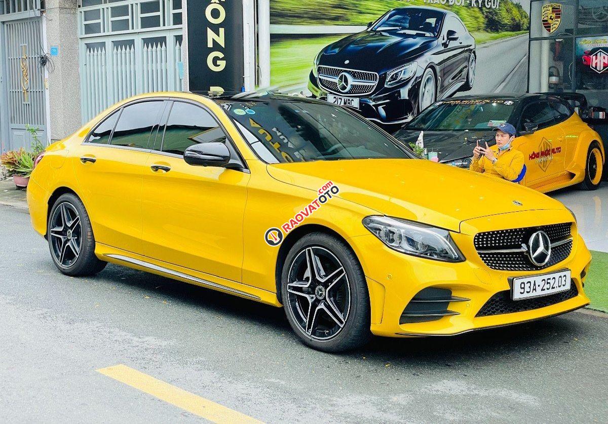 Cần bán lại xe Mercedes 2021, màu vàng còn mới-3
