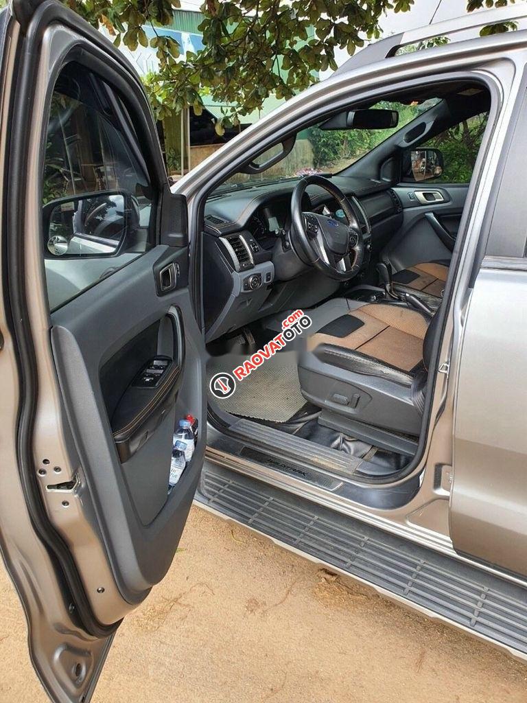 Cần bán Ford Ranger Wildtrak 3.2AT đời 2016, màu ghi vàng-3