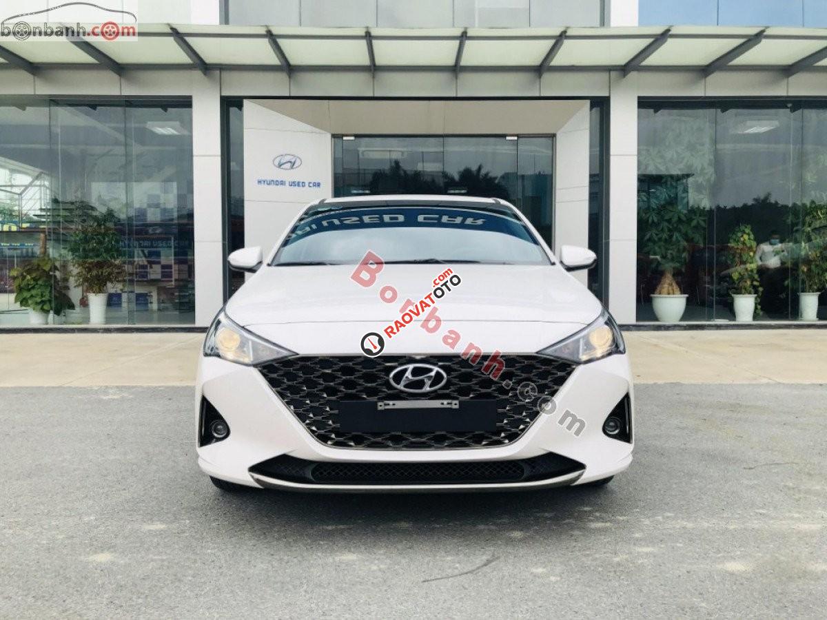Cần bán Hyundai Accent 1.4 AT sản xuất 2021, màu trắng-9