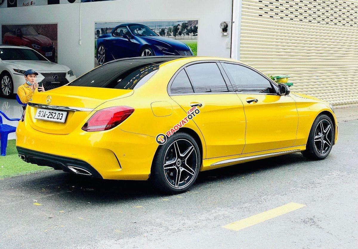 Cần bán lại xe Mercedes 2021, màu vàng còn mới-0