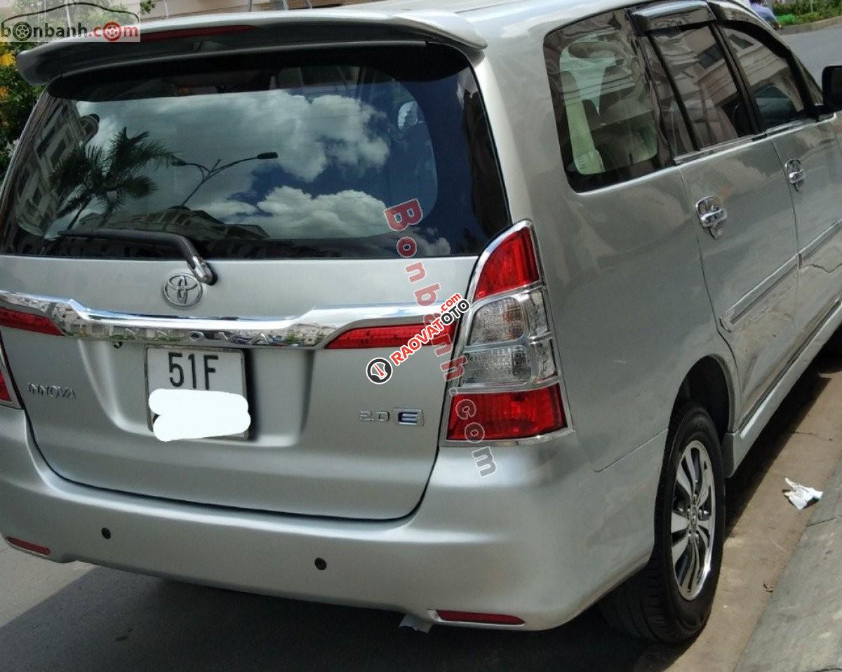Cần bán gấp Toyota Innova E sản xuất 2015, màu bạc, giá 380tr-7