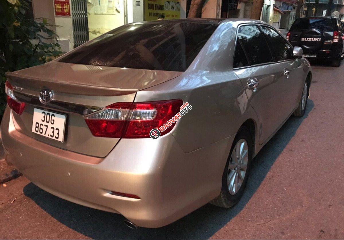 Cần bán lại xe Toyota Camry 2.0 năm 2013, màu bạc còn mới  -1