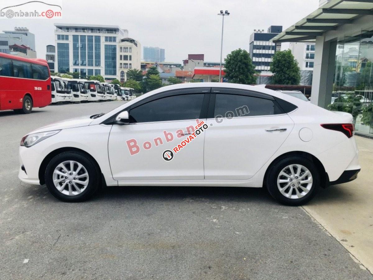 Cần bán Hyundai Accent 1.4 AT sản xuất 2021, màu trắng-7