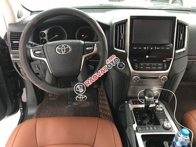 Bán ô tô Toyota Land Cruiser 5.7 V8 sản xuất 2016, màu đen, xe nhập-2