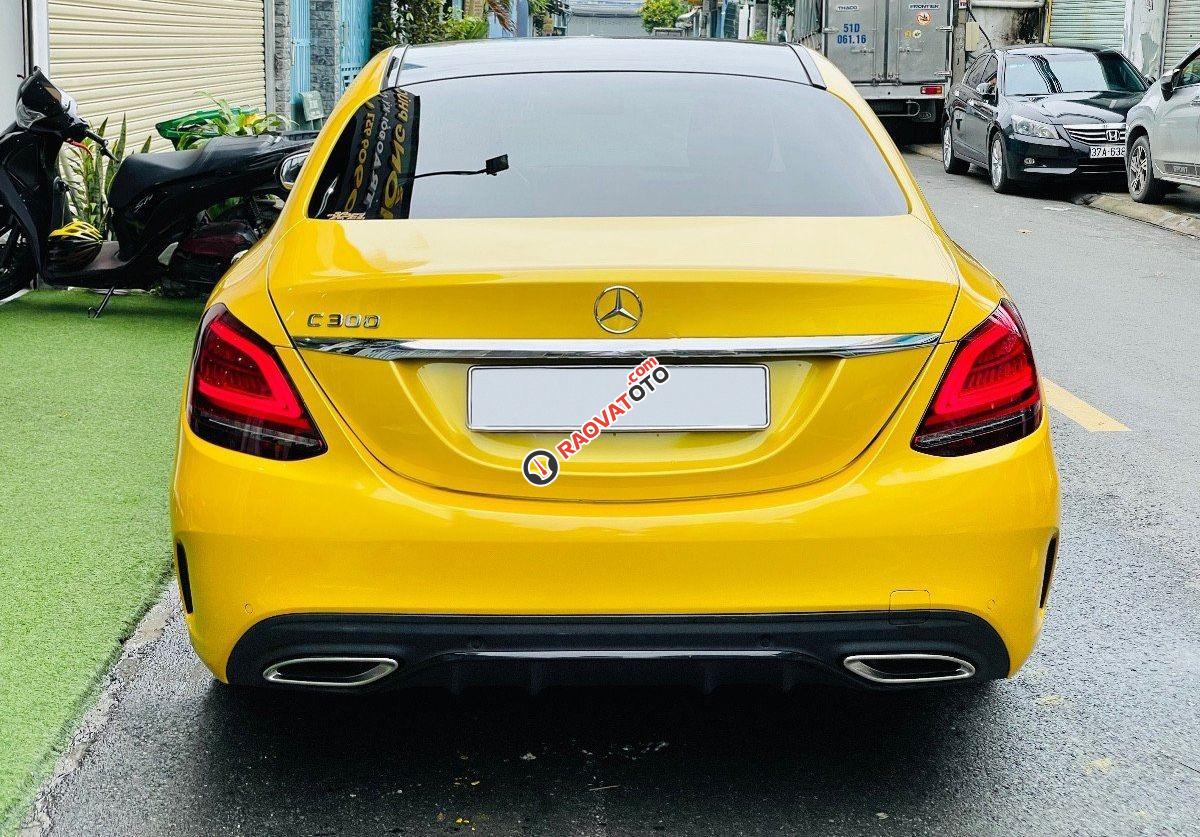 Cần bán lại xe Mercedes 2021, màu vàng còn mới-4