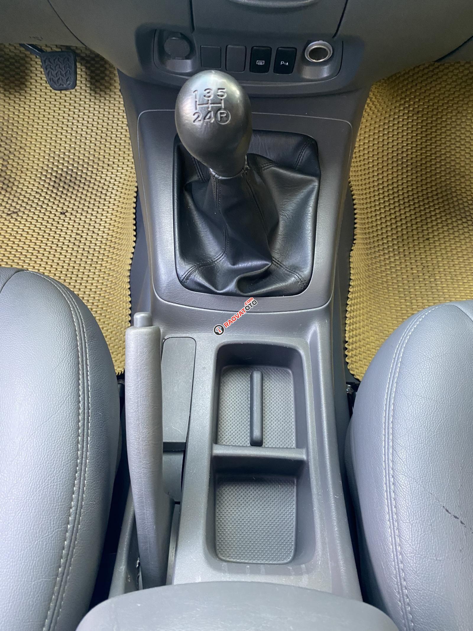 Bán Toyota Innova E sản xuất 2014, màu bạc-3
