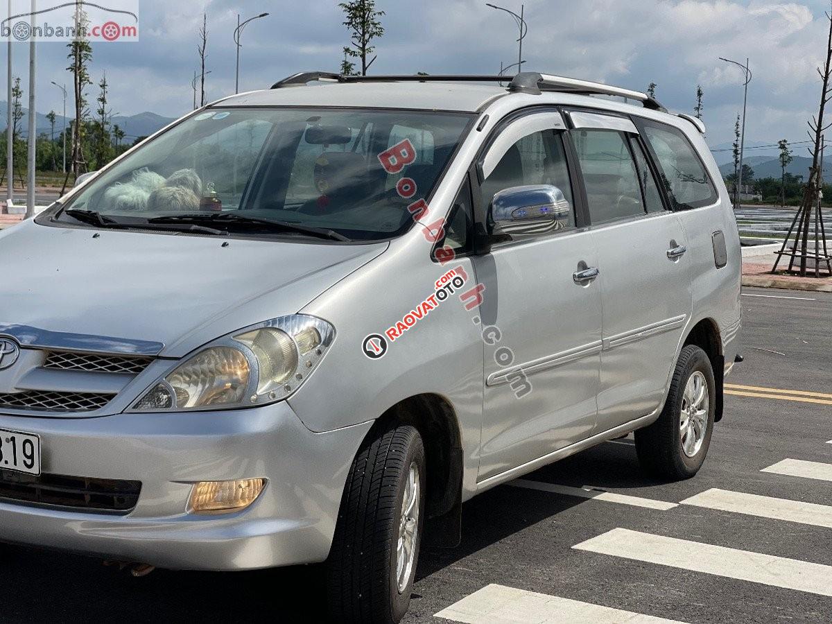 Cần bán xe Toyota Innova MT sản xuất 2008, màu bạc, giá 199tr-4