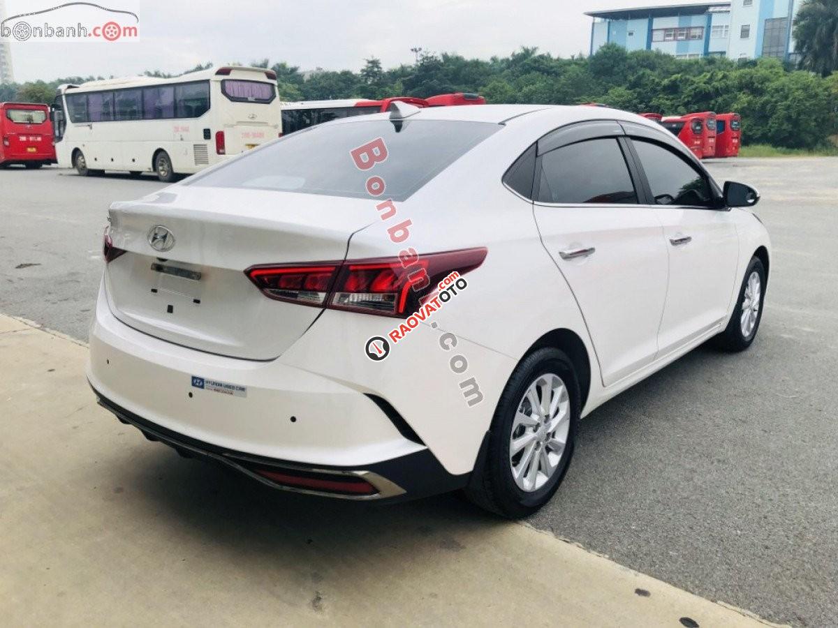 Cần bán Hyundai Accent 1.4 AT sản xuất 2021, màu trắng-5