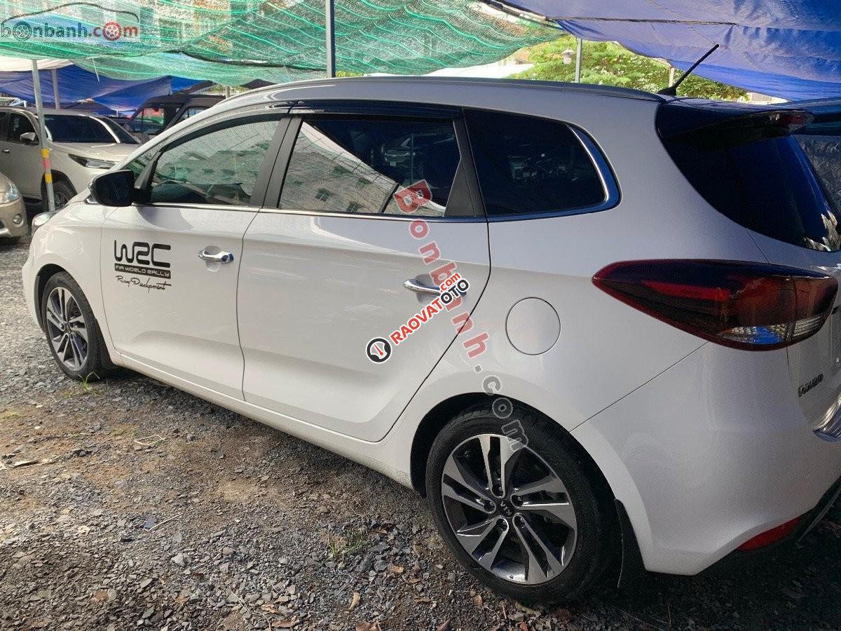 Xe Kia Rondo sản xuất 2018, màu trắng còn mới-2