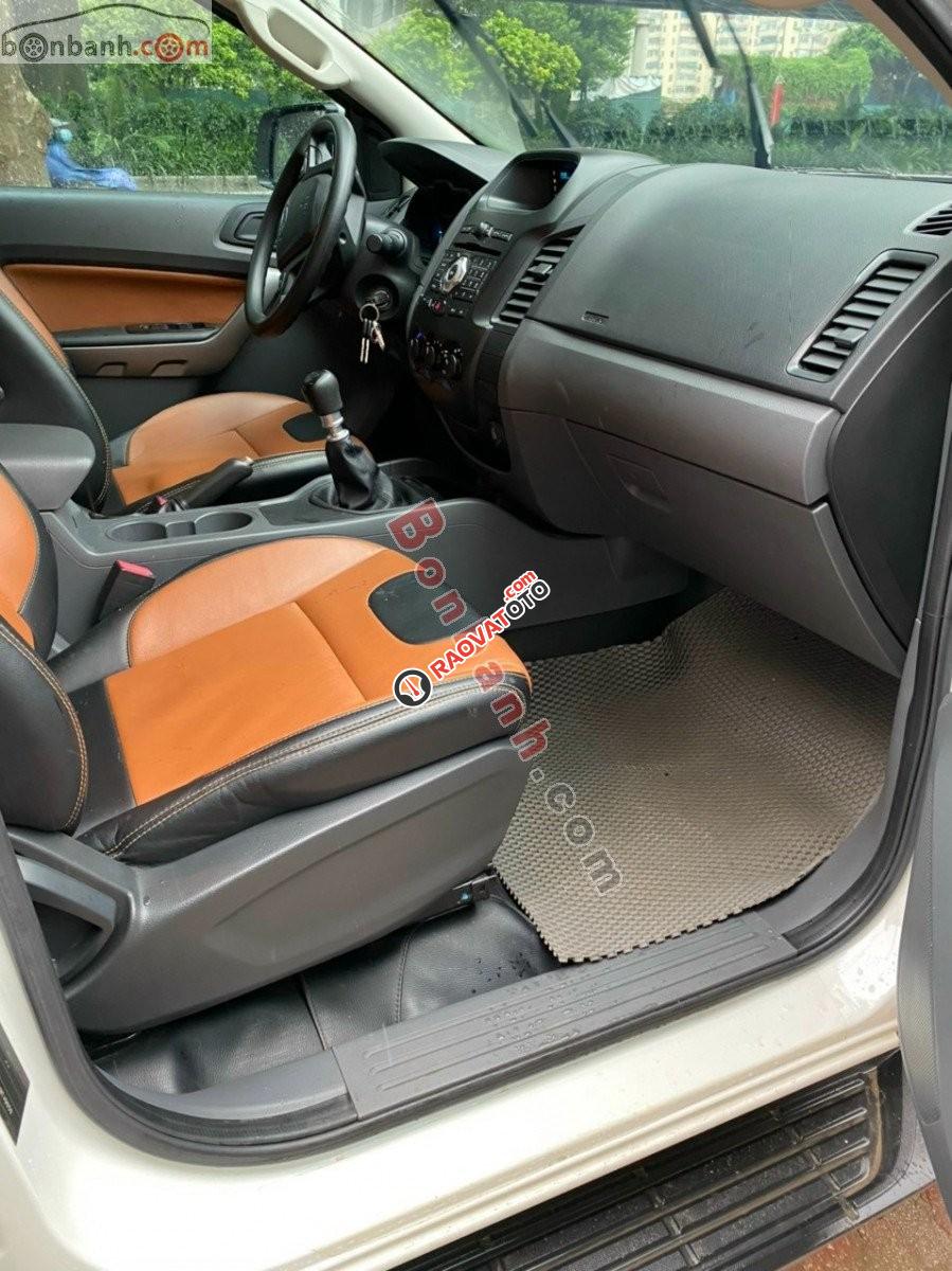 Bán ô tô Ford Ranger XLS 2.2L 4x2 MT sản xuất 2017, màu trắng, nhập khẩu, 495 triệu-6