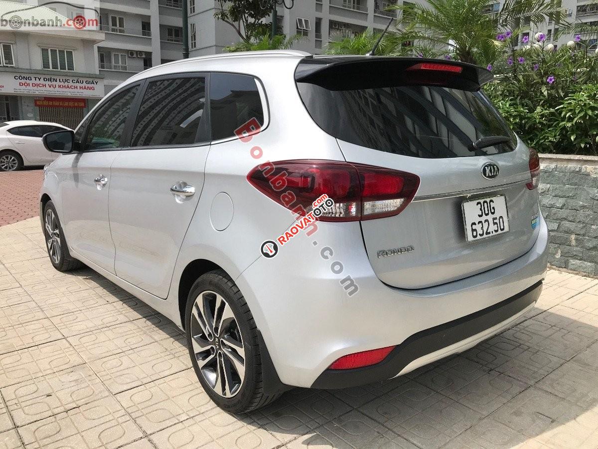 Bán Kia Rondo 2.0GAT sản xuất năm 2016, màu bạc số tự động, giá 459tr-3