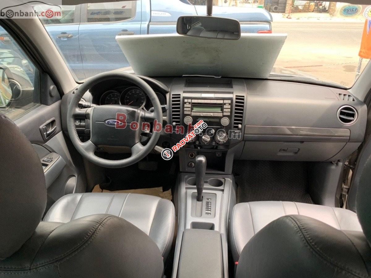 Cần bán gấp Ford Everest Limited đời 2014, màu xám  -6