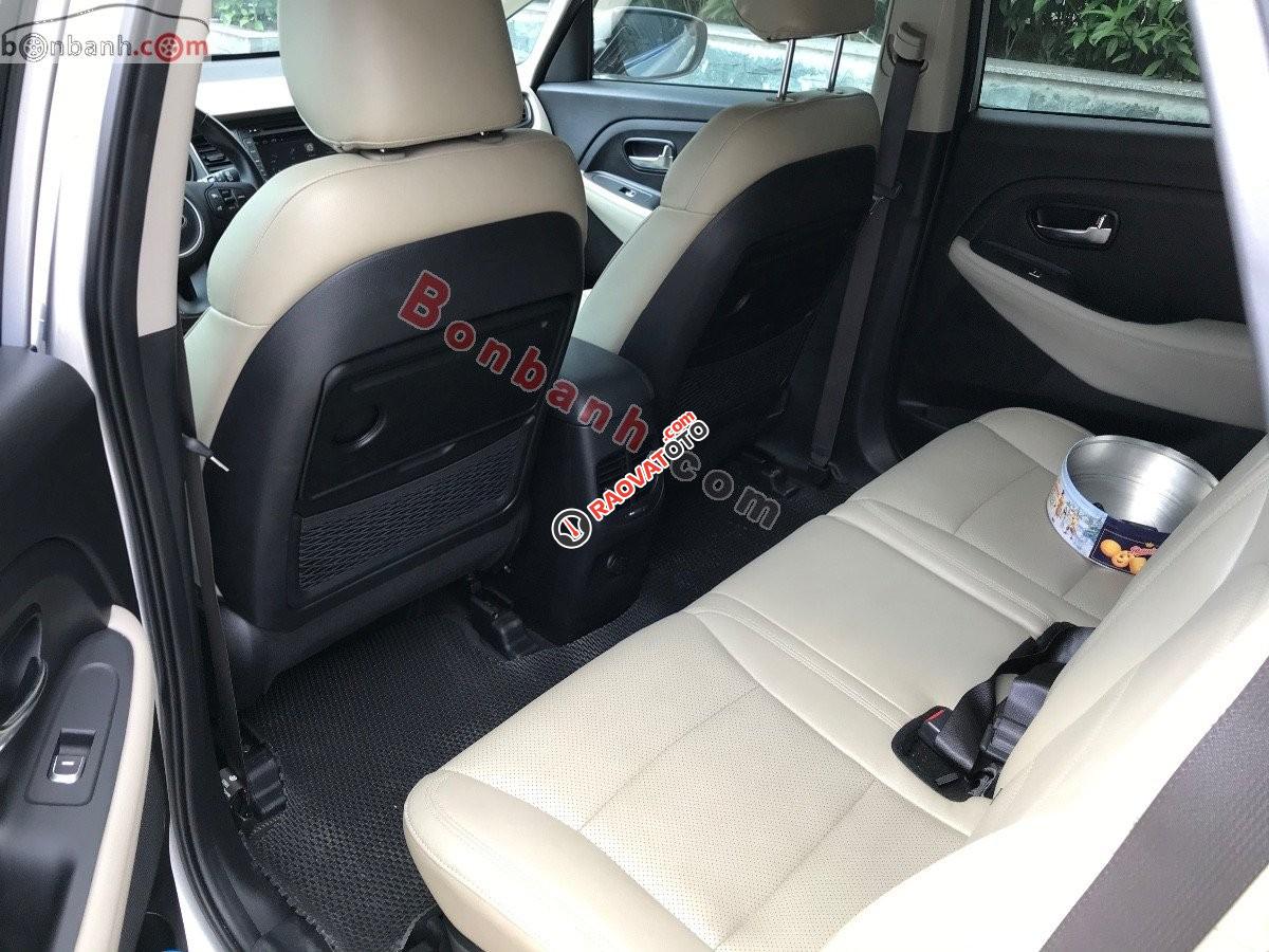 Bán Kia Rondo 2.0GAT sản xuất năm 2016, màu bạc số tự động, giá 459tr-8