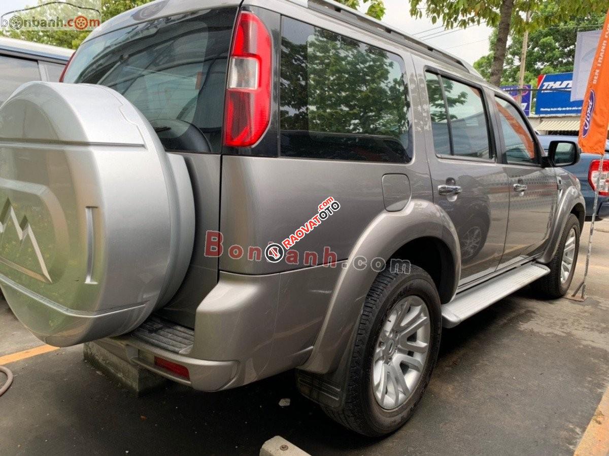 Cần bán gấp Ford Everest Limited đời 2014, màu xám  -0