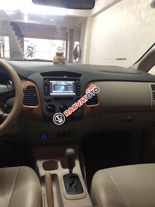 Cần bán gấp Toyota Innova 2.0V đời 2009, màu bạc chính chủ-2