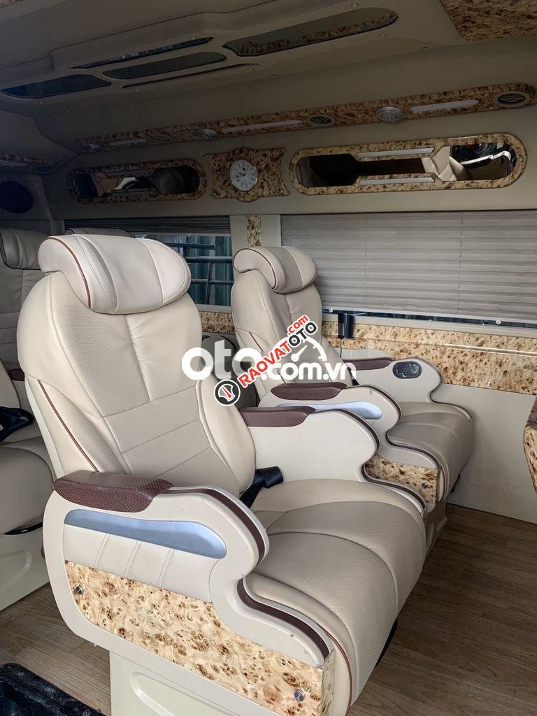 Bán xe Ford Transit Limousine năm 2017, màu đen xe gia đình-2