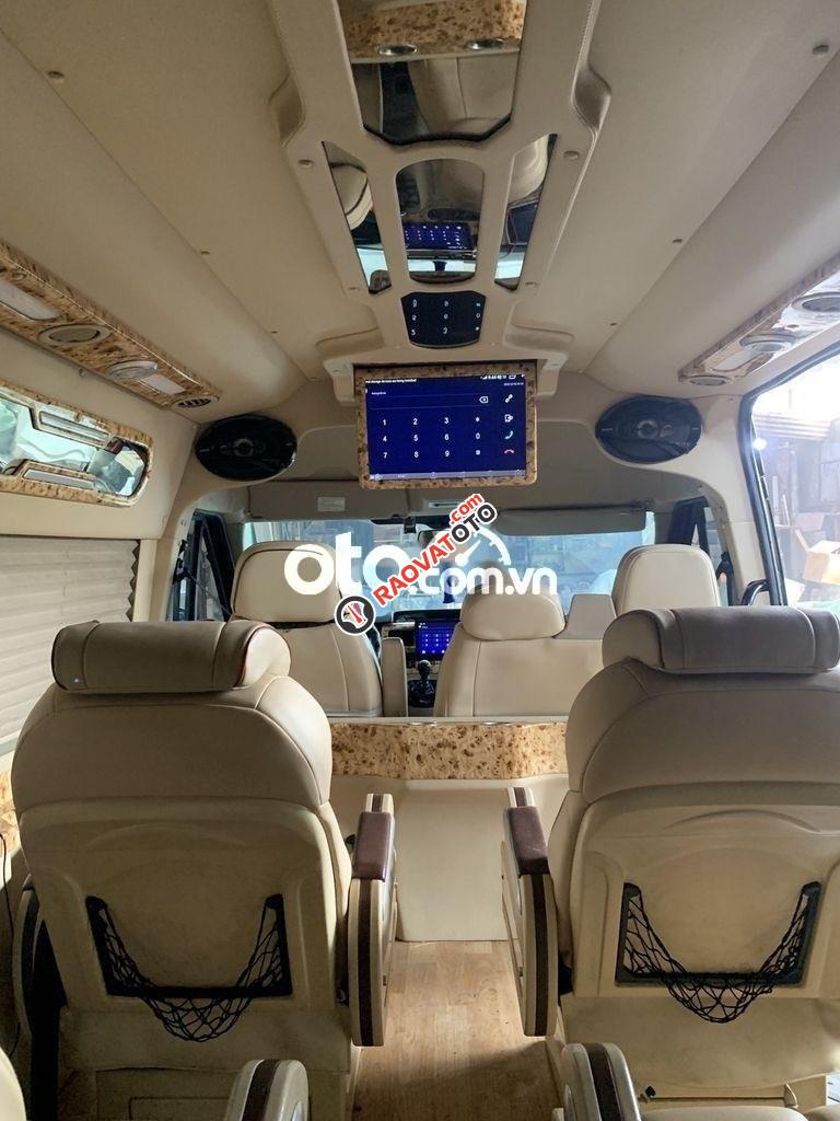 Bán xe Ford Transit Limousine năm 2017, màu đen xe gia đình-3