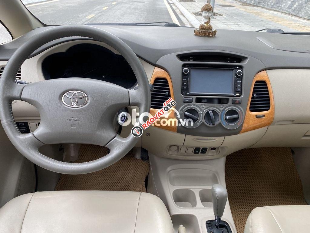 Bán xe Toyota Innova V năm 2011, màu bạc-2